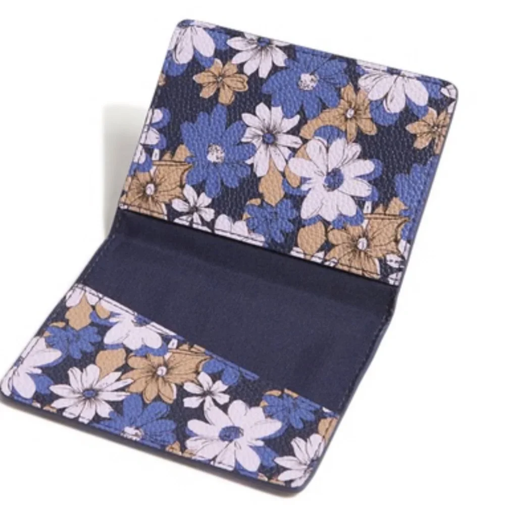 NWT Vera Bradley faux leather Print Passport Holder.  Trellis Floral blue